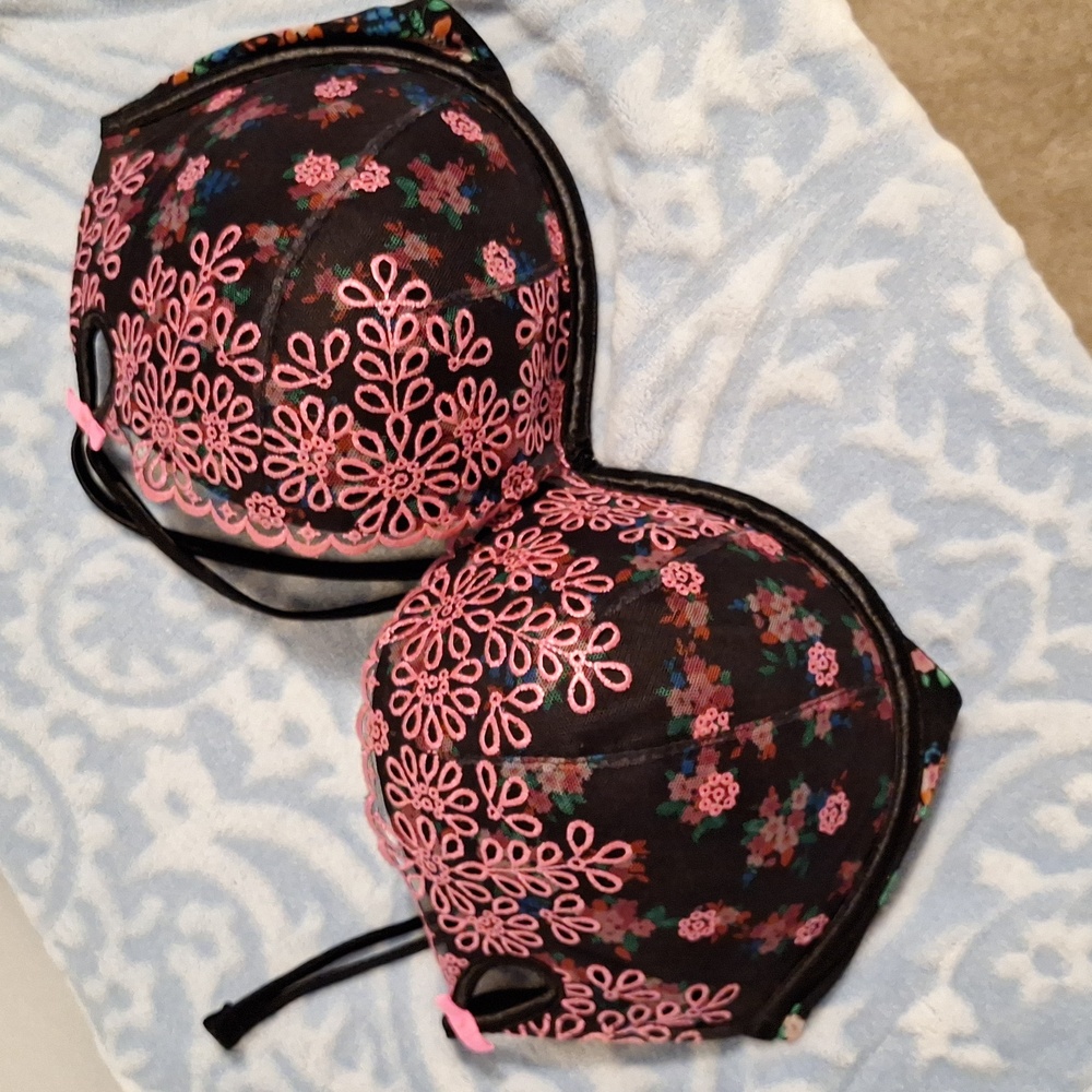 Gorgeous VS Pretty Little Things Bra